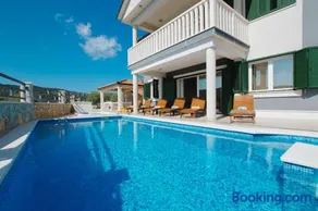 Villa Mia - Image 1
