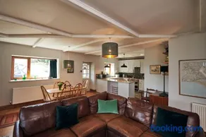 Brofallen - spacious holiday cottage with sea views and enclosed garden - Image 4