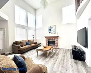 7BR-5bath-Near ScenicTrail-Easy Access to Downtown - Image 2