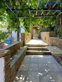Aperanto House in Arnados, Tinos - Image 2