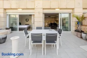 The Yacht Apartment in Herzlia - Image 2