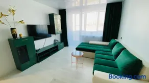 Green & White Apartament - Image 1