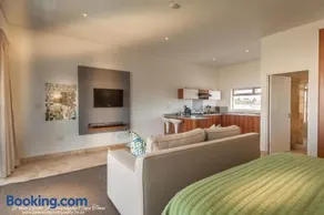 Sunset Beach Luxury Apartments - Image 1