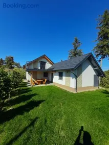 Haloze na dlani - Haloze in your hand, hiša s pogledom na hribe - a house vith a view of hills - Image 1