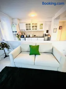 Airport Gardens Loft - Image 4