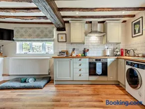 3 Bed in Fordingbridge oc-94495 - Image 4