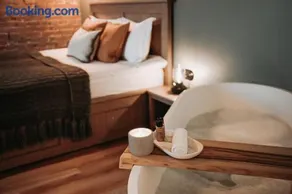 Apartment No 14 - Image 1