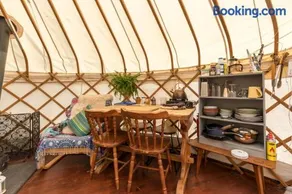 Beautiful Yurt with stunning South Downs views - Image 5