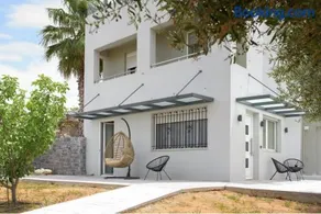 Onar Elegant Beachside Home - Image 3