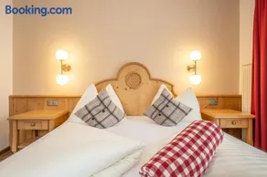 Mara's Little Boutique Sleepover - Budget Holiday Home - Image 1