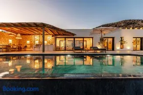 Luxury villa with private infinity pool and stunning sea view - Image 2