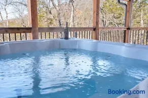 All New Cabin w Free Attraction Tickets-Pvt Hot Tub-Community Indoor Pool - Image 5