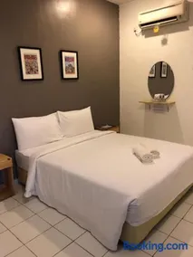 1108 Hotel Sungkai - Image 1