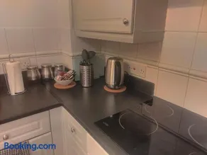 Trelawney Place, close to London - Image 4