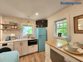 Boho Chic Tiny House with Hot Tub - Image 4