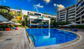 The Expert in Ocean Blue Near Airport - No Pool Access - Image 3