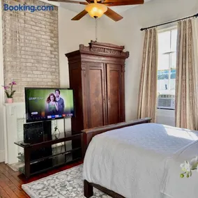 Charming Marigny 1BR Near Frenchmen Street - Image 2
