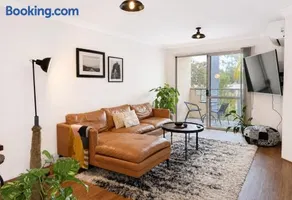 Poolside apartment King Parking - Image 1