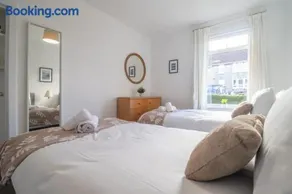 Ashgrove House - 3 bedroom - Image 3