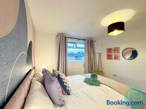 Charming 2BR Swinton House -Close to Manchester City Center - Image 3