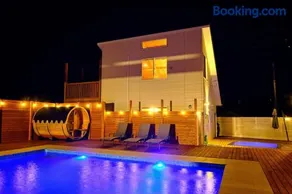 Blu Pointe & Retreat - Image 1