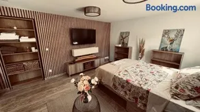 suite romantique jacuzzi & piscine privée en pleine forêt - Image 5