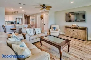Seafarer, Gulf Front Condo, Right on the Beach - Image 1