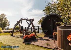 Charmful Sunset Cabin - Private Hot Tub & Sauna - Beach access - Image 3