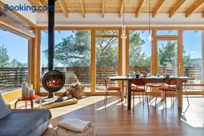 Casa nórdica en el bosque con vistas al mar - Image 1