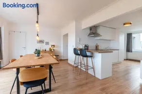 Cozy 2BR Seaside Apartment in Oostende - Family-Friendly and Fully Equipped - Image 4
