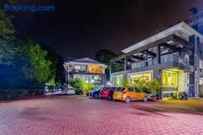 4bhk Stunning Apartment with Pool 2bhkX2 - Image 2