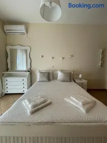 Ouranias Guesthouse - Image 1