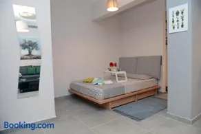 Olive Tree Deluxe Apt under Acropolis - Image 1