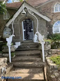 Cobweb Hall - Image 4