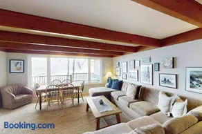 Spectacular Seaside Surf-View Home - Image 1