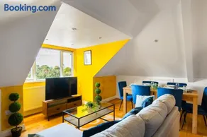 Ealing Common Contractor Flat - Image 1