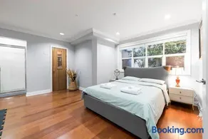 Luxury 1200 squft 2BR Shaughnessy Suite Near YVR & DT - Image 2