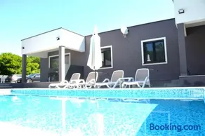 Apartment 1 in Villa zain with shared swimming pool - Image 1