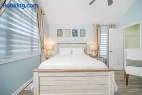 Cozy Coastal Condo - Image 1