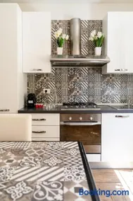 Gold Apartment - Image 5