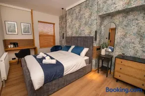 Near Hull Royal Infirmary Amber Serviced Rooms Self Check-In and Shared Kitchen - Image 5