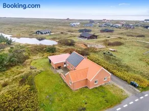 Lovely Holiday House With 4 Rooms Close To The North Sea - Image 1