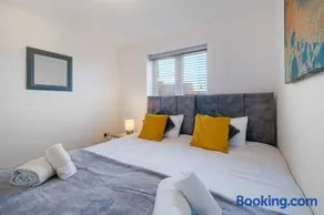 Entire 5 Bed home in Bristol United Kingdom - Image 4