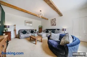 Fords Farm Glamping & Farm House - Image 4