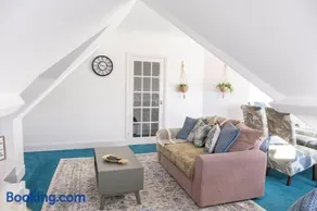 Boho Flat, Sleeps 8, Near Beach Ideal For Groups - Image 4