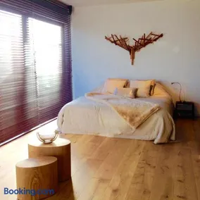 22ndFloor Luxury Suite - Image 2