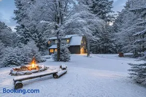 Slippery Slope Chalet, Hot tub, Arcade, Firepit, 5 min to Base, Nightlife and Restaurants - Image 1
