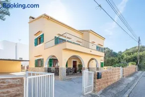 Amplia villa en Mallorca con jardín, 4 dormitorios y zona BBQ Cerca del mar en Portocolom - Image 1