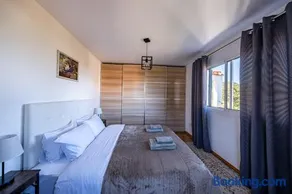 Picturesque stay Porto da Cruz - Image 4
