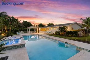 N Palm Beach Heated Pool, Spa & Lakeside Beach - Image 2